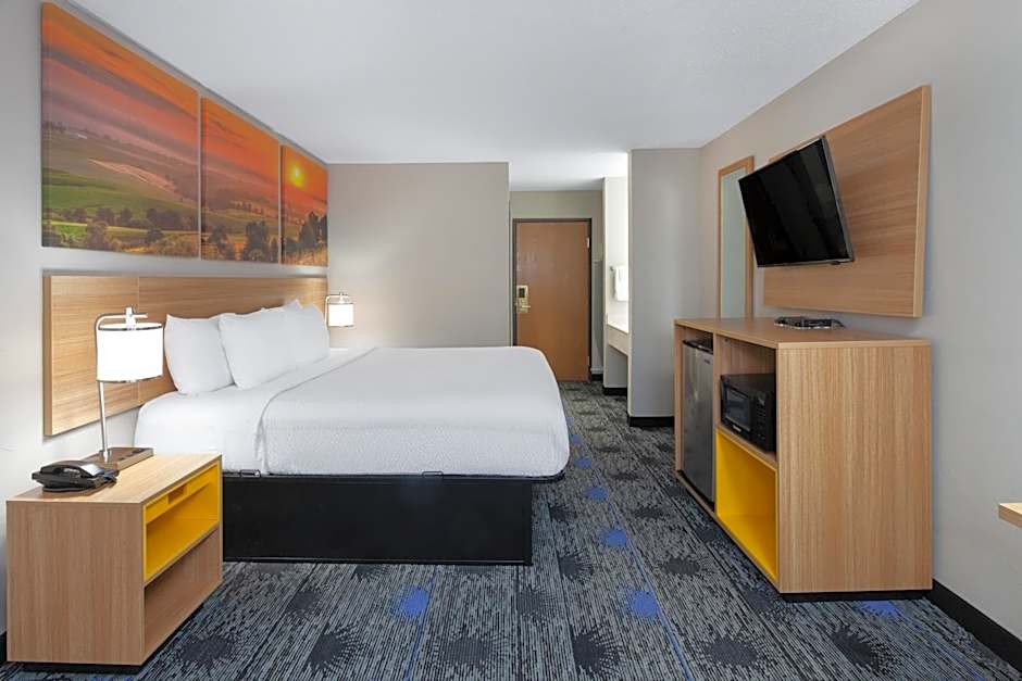 Days Inn by Wyndham Wooster