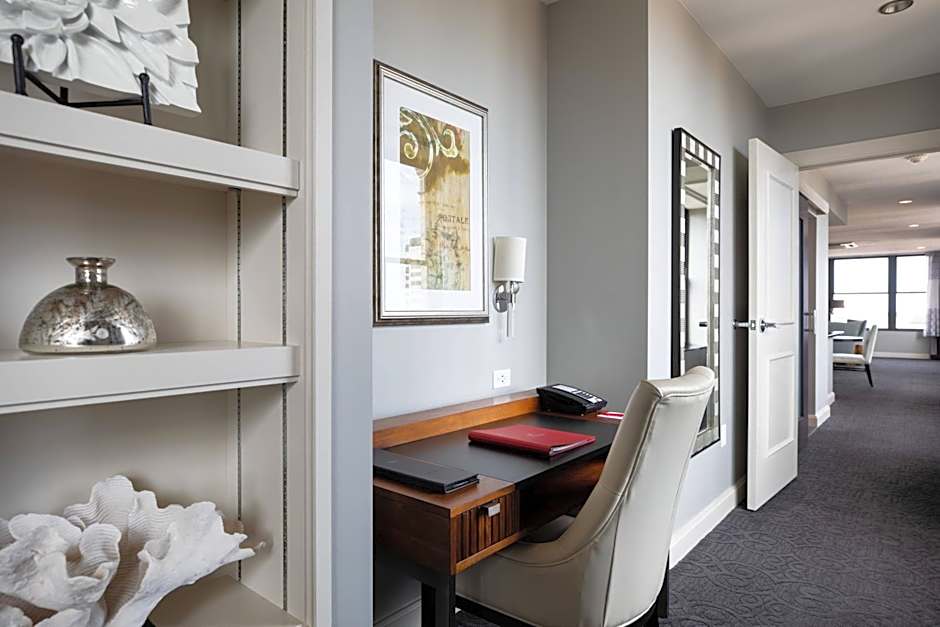 Ambassador Hotel Wichita, Autograph Collection by Marriott