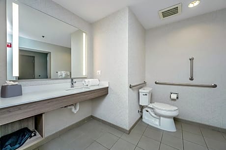 Twin Room - Mobility Access with Bath Tub