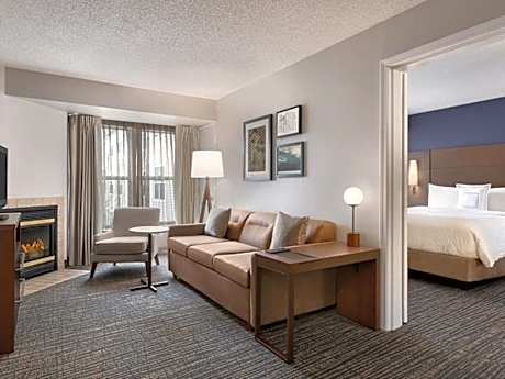 Two-Bedroom Queen Suite