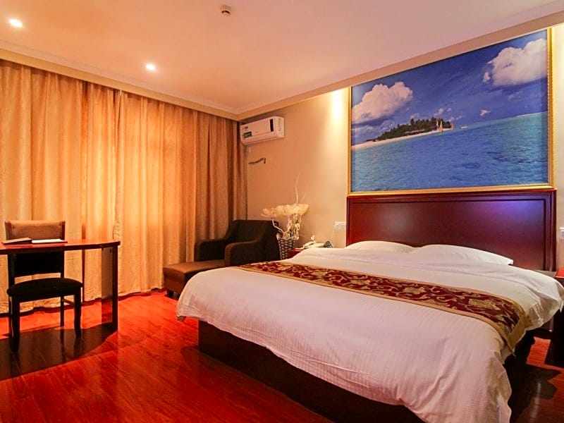 GreenTree Inn Zhenjiang Jurong Yalong Business Hotel