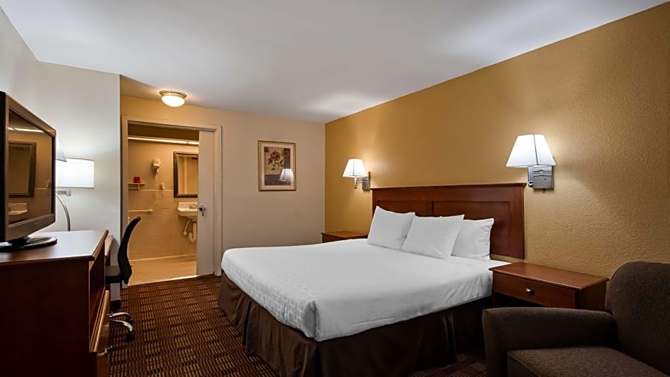 Sure Stay Hotel by Best Western East Brunswick Inn