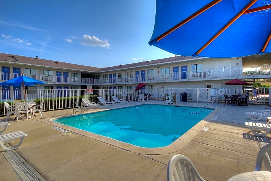 Motel 6 San Antonio, Tx Six Flags Fiesta TX - La Cantera Area