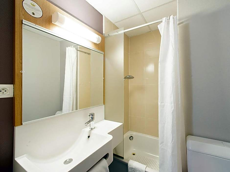 B&B HOTEL Cholet Sud