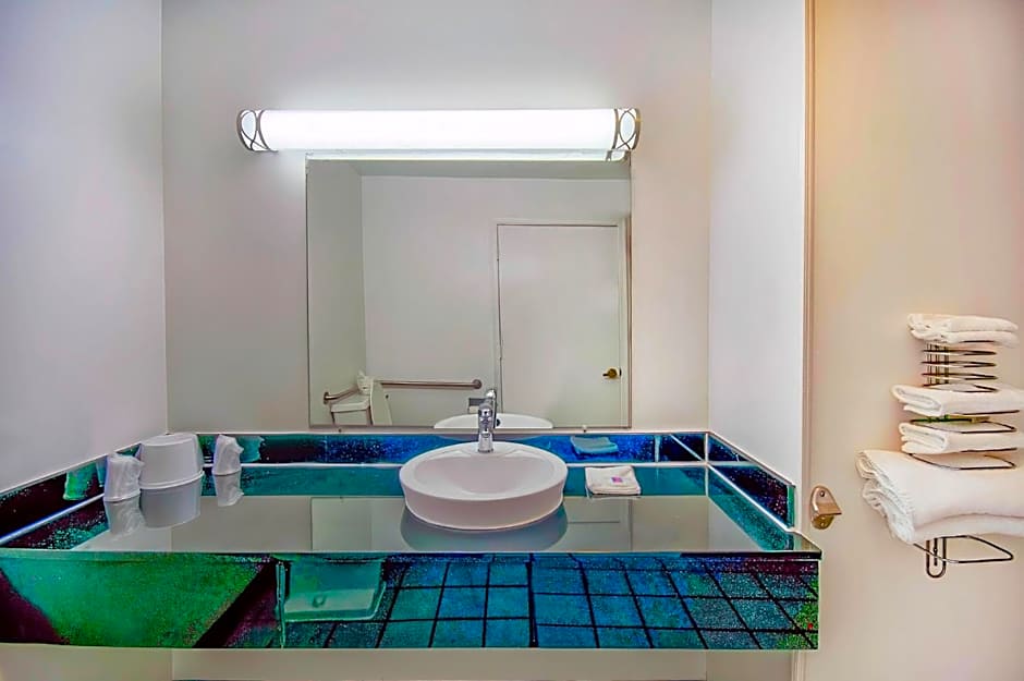 Motel 6-Grand Rivers, KY