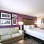 La Quinta Inn & Suites by Wyndham Cincinnati Sharonville