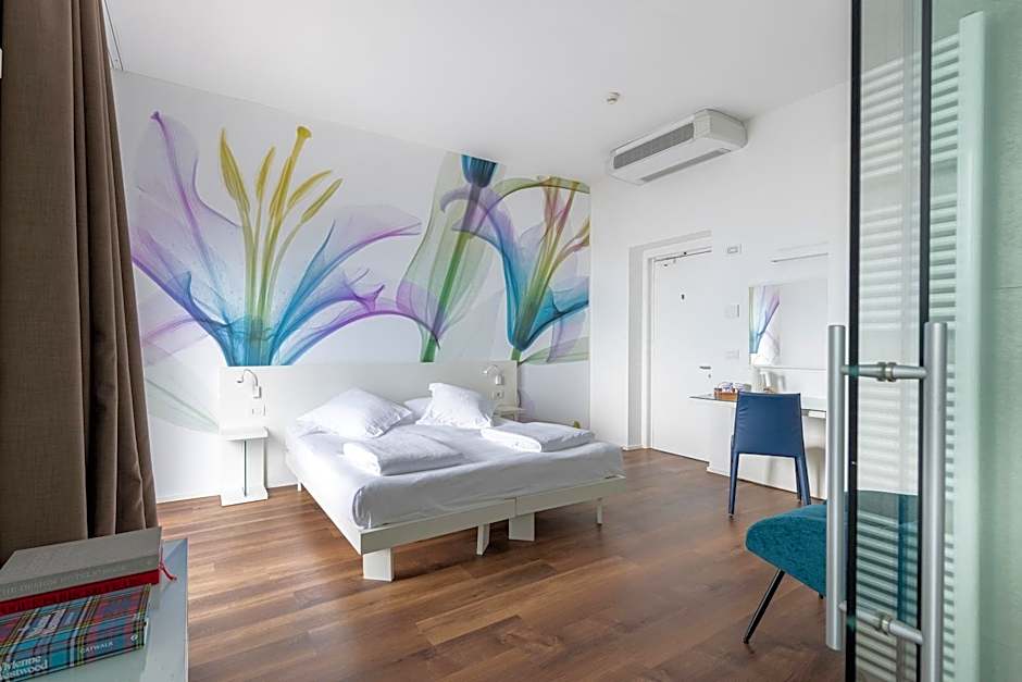 Hotel Baia Azzurra - Lake Front