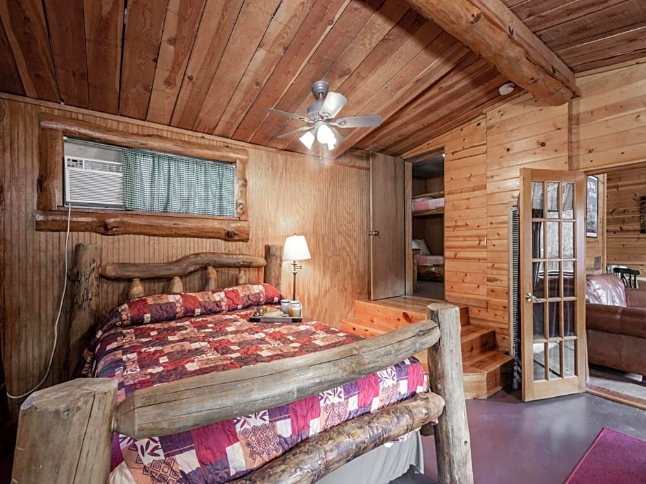 Three Bears, 7 Bedrooms, Deck, Fireplace, Midtown, Grill, Sleeps 22
