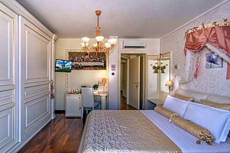 Queen Room with Balcony