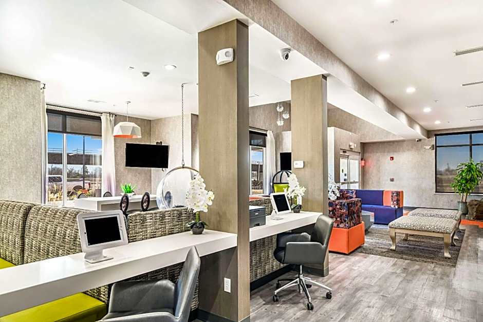 Hy-Lo Hotel, Ascend Hotel Collection