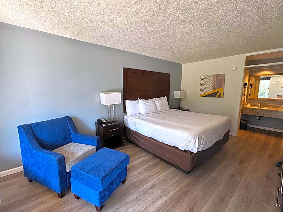 Clarion Inn & Suites Dothan South