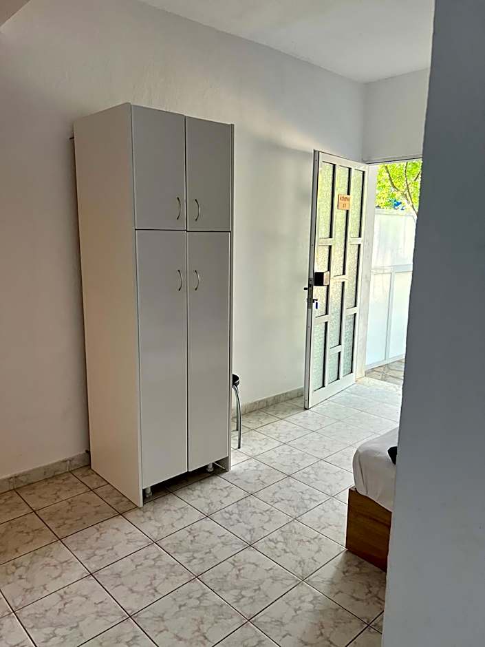 PELEKAN rooms and apartments athina 11