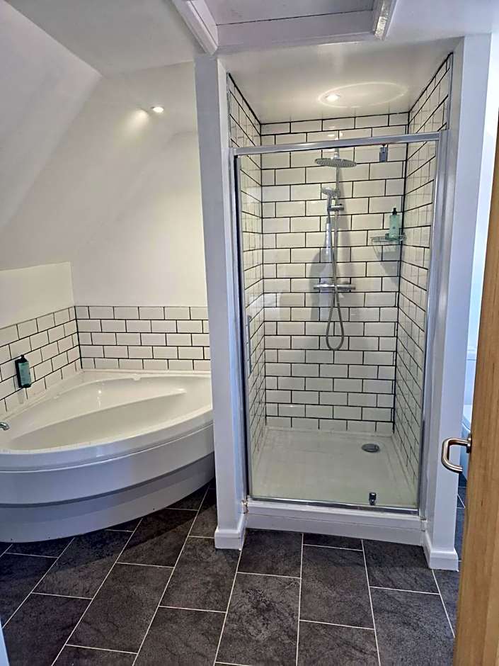 The Riverside House Hotel