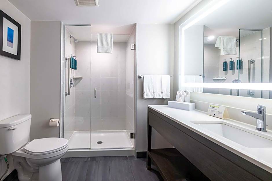 DoubleTree by Hilton Calgary North