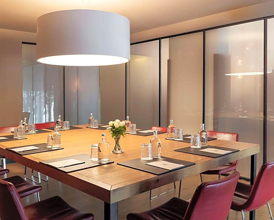 Alexandra Barcelona Hotel, Curio Collection by Hilton