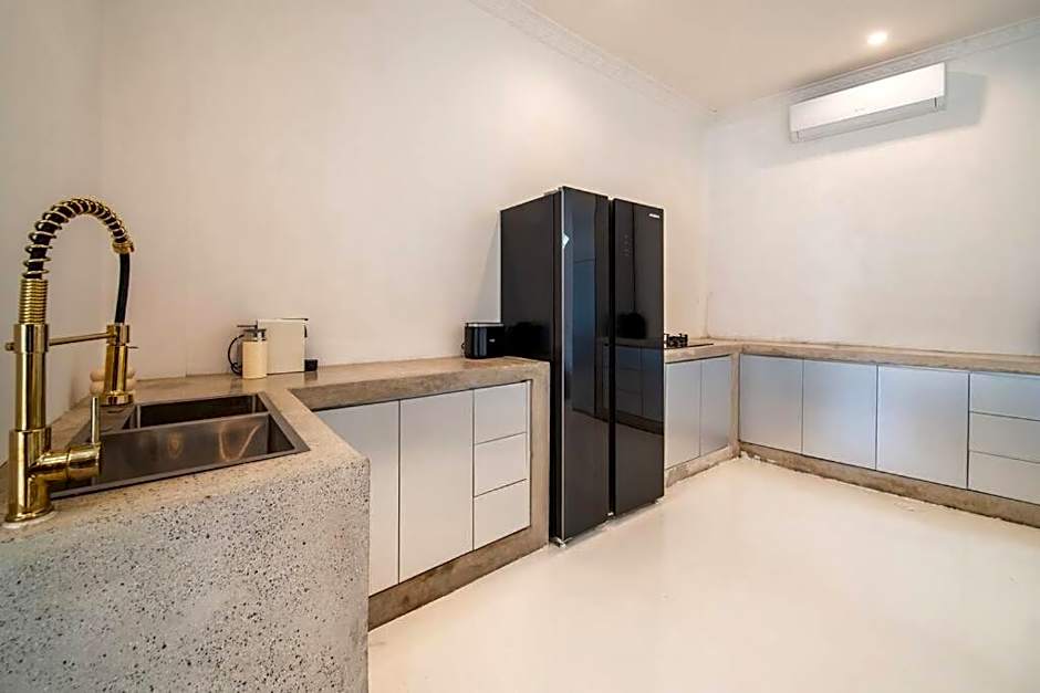 Canggu Modern Mansion - 5 mins to Finns Beach Club