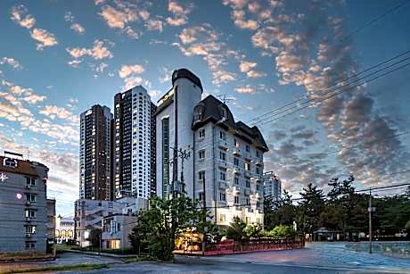 Hotel YAM Yeosu Hakdong