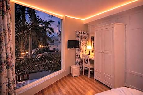 Double Room with Balcony (2 Adults + 1 Child)