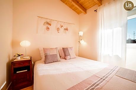 One-Bedroom Apartment with Terrace and Castle View