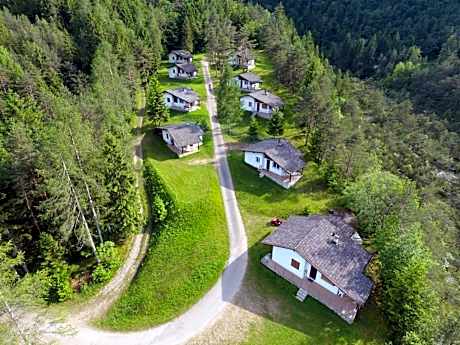 Villaggio Santa Lucia Nel Bosco e nei Pascoli della Valle di Ledro