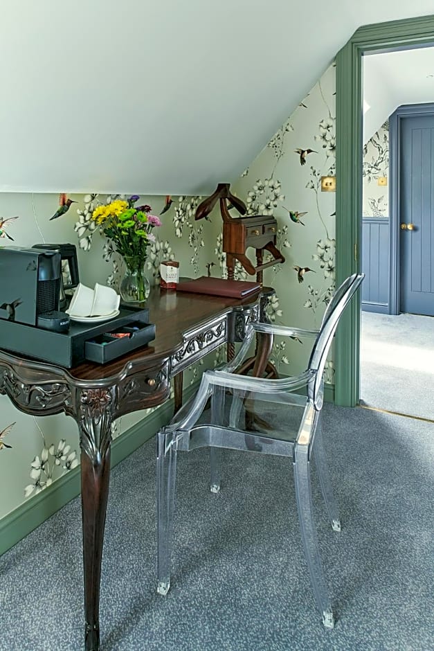 Monkstadt 1745 Restaurant with Rooms