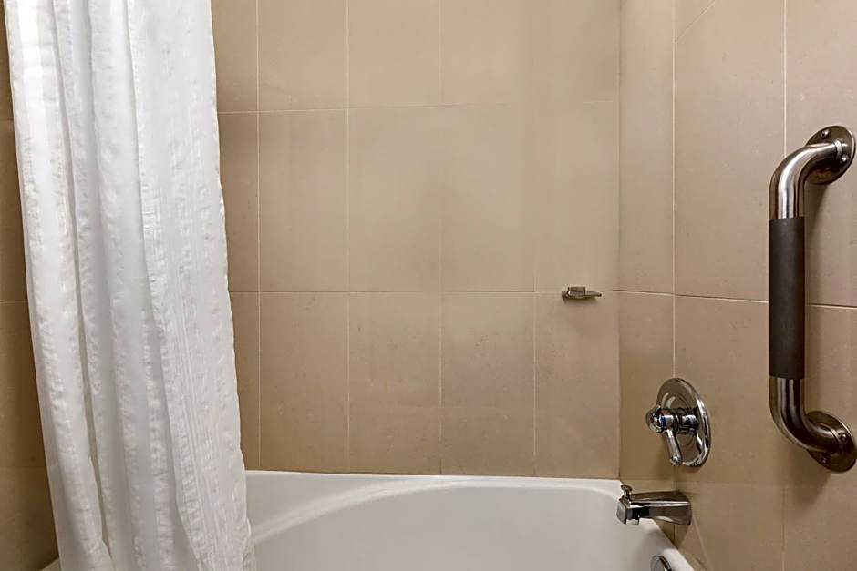 Days Inn & Conference Centre by Wyndham Montreal Airport