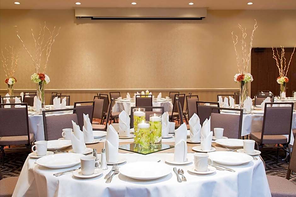 DoubleTree By Hilton Hotel Grand Rapids Airport