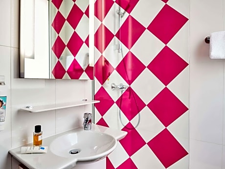 Standard Room with one single bed