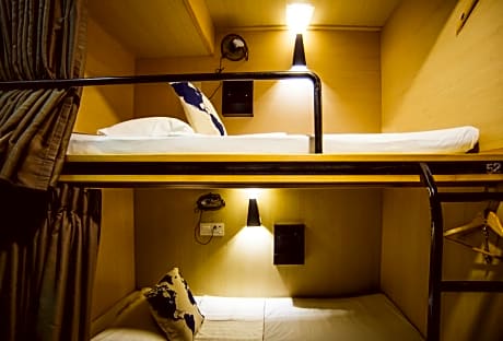 Single Bed in Mixed Dormitory Room (Without Window)