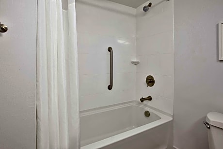 2 Queens Shower Only Hearing Accessible Ns