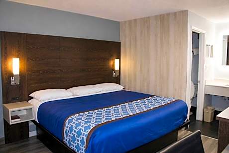 King Room - Non Smoking/Exterior Hall