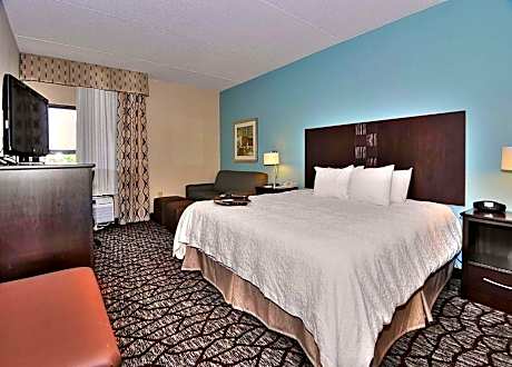 King Room with King Bed - Non-Smoking