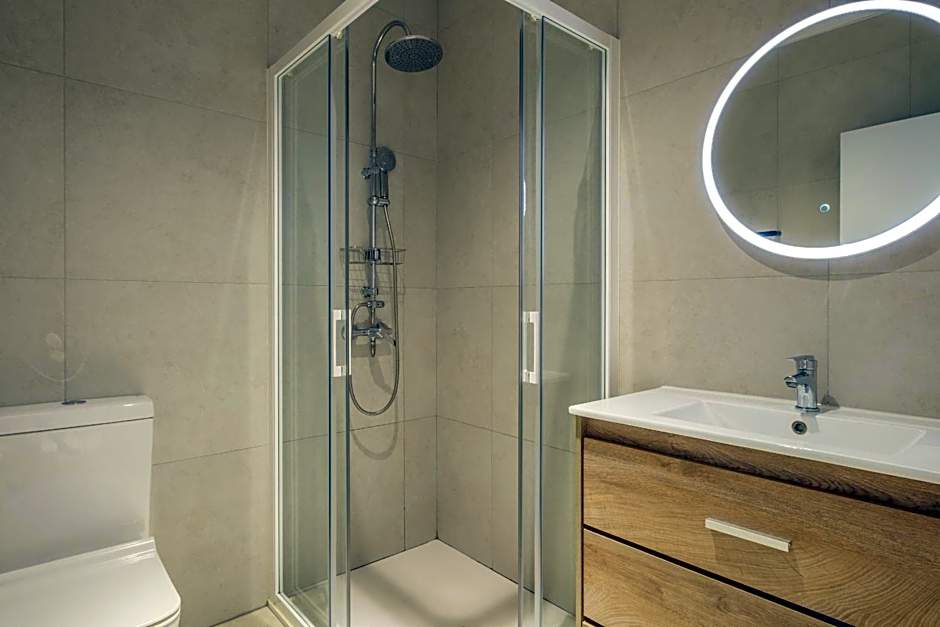 Chic & Comfortable Apartment, Private Terrace