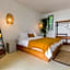 Elegant 3 BR villa huge pool in central Canggu
