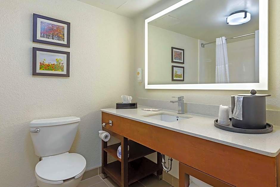 Comfort Suites Hanes Mall