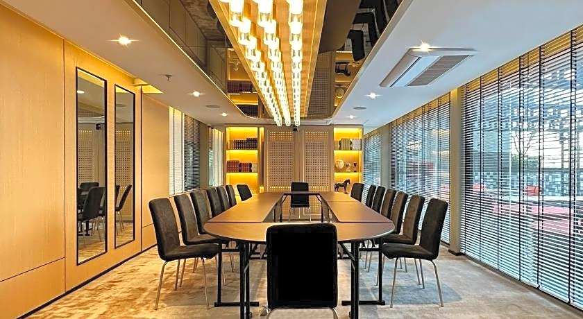 Ramada by Wyndham Bangkok Sukhumvit 11