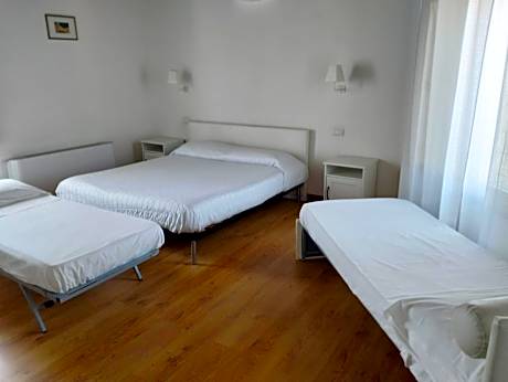 Quadruple Room with Private Bathroom