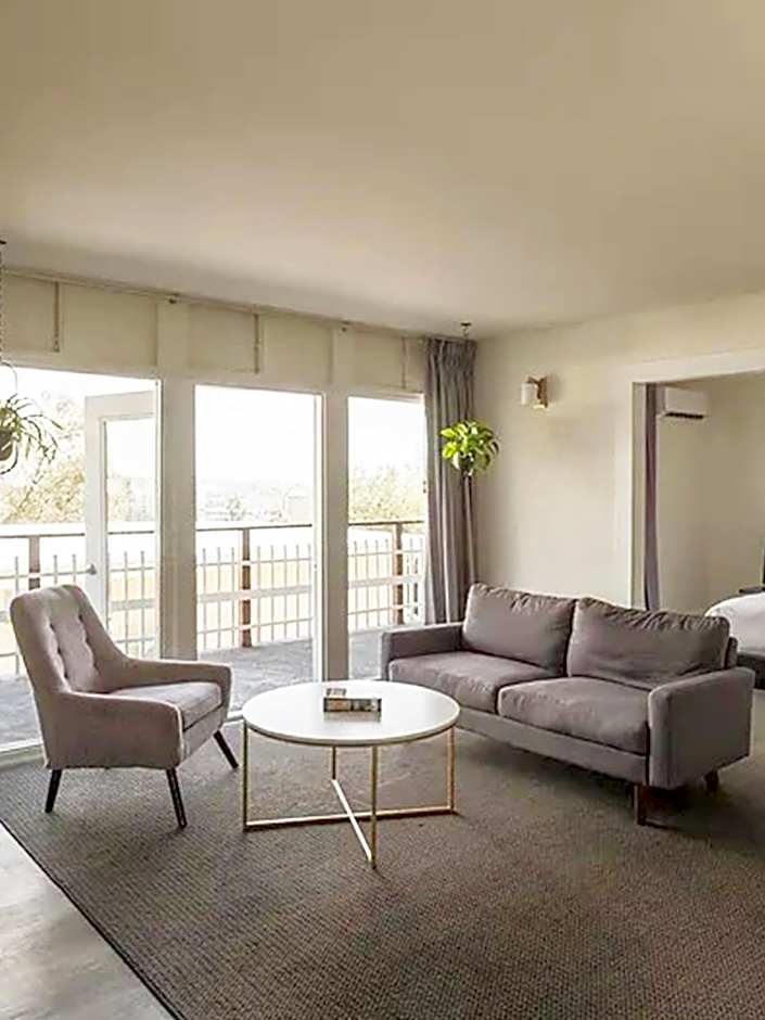 Hollywood Hills Hotel