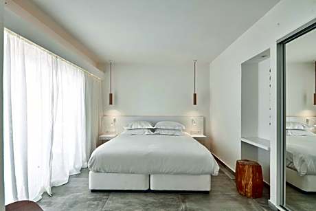 Deluxe One Bedroom Suite Pool View