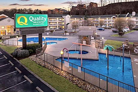 Quality Inn & Suites At Dollywood Lane