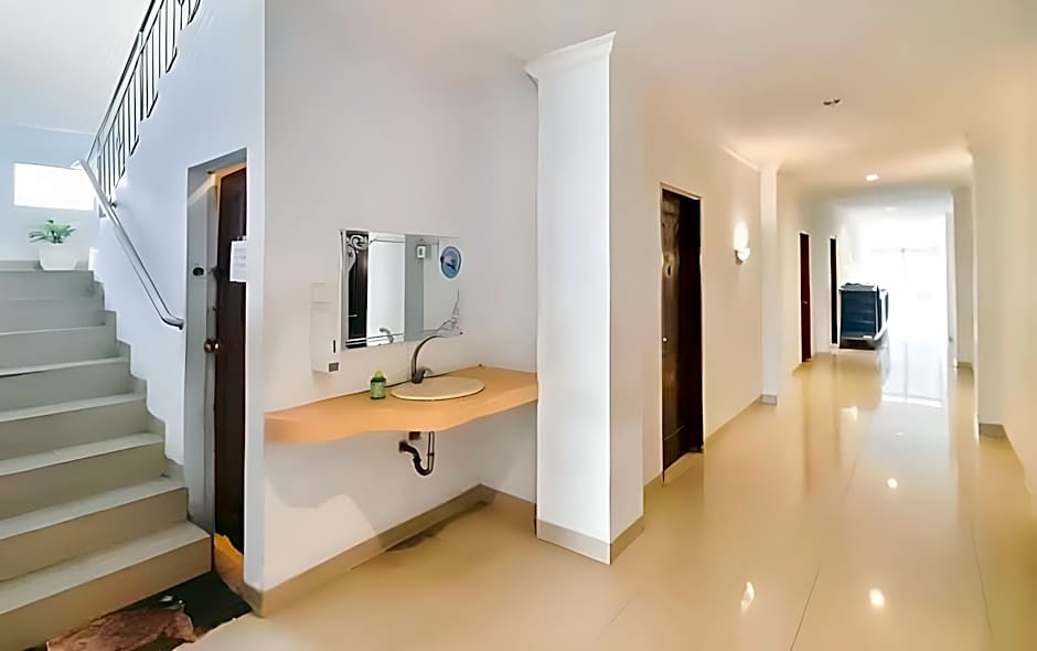 RedDoorz Syariah near RS Yos Sudarso Padang