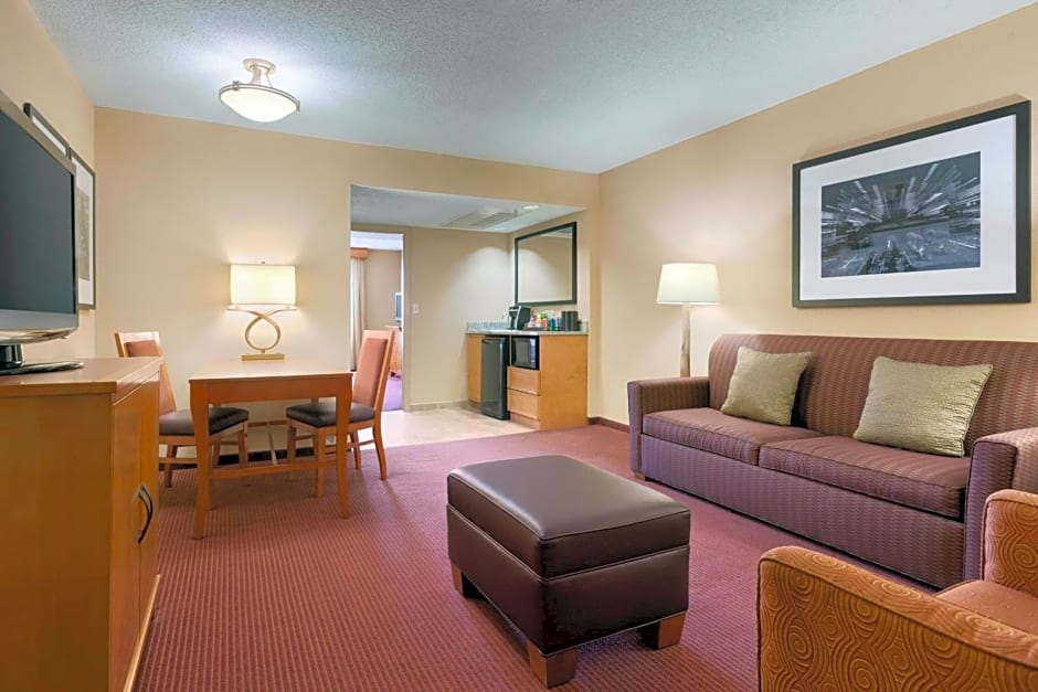 Embassy Suites By Hilton Hotel Kansas City-International Airport