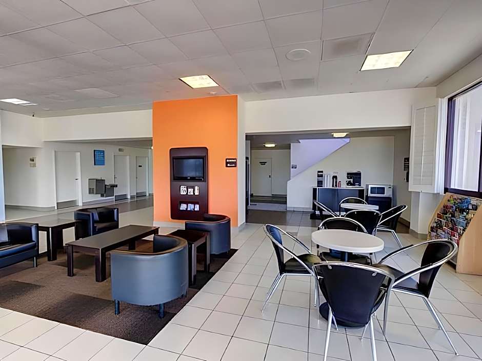 Executive Inn & Suites