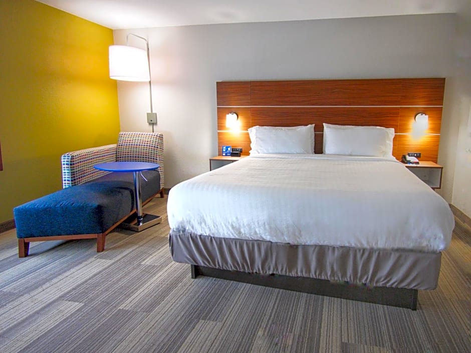 Holiday Inn Express & Suites Moore, an IHG Hotel