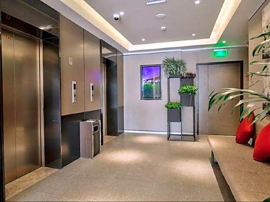 Ease Hotel (Ningbo Tianyi Sqaure Jiangxiaqiao Metro Station)