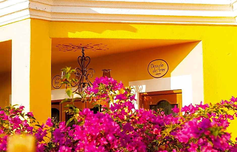 El Encanto Inn & Suites