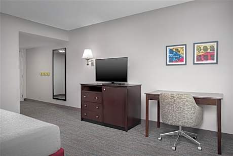 King Room with Accessible Tub - Mobility and Hearing Access/Non-Smoking