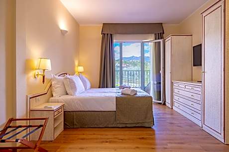 Double or Twin Room with Terrace