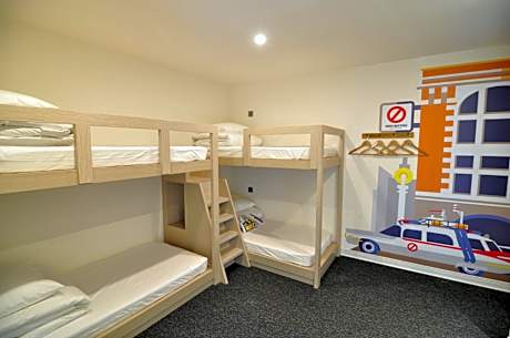 Quadruple Room with Private Bathroom (Bunk Bed)