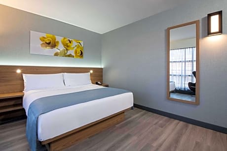 King Room - Non-Smoking